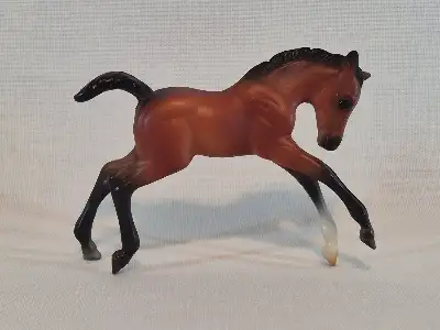 Breyer #6222 Horse Foal Surprise With Scrambling Foal