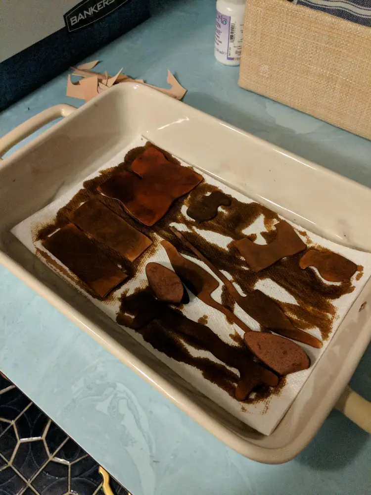 Tooling & dyeing