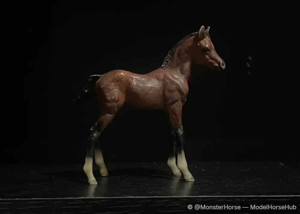 Fun Foals Gift Set - Bay Mustang Foal