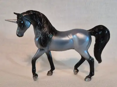Breyer #97268 Unicorn Crazy Surprise