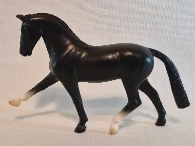 Breyer #5885 Mystery Foal Surprise- Family 8 Hanoverian